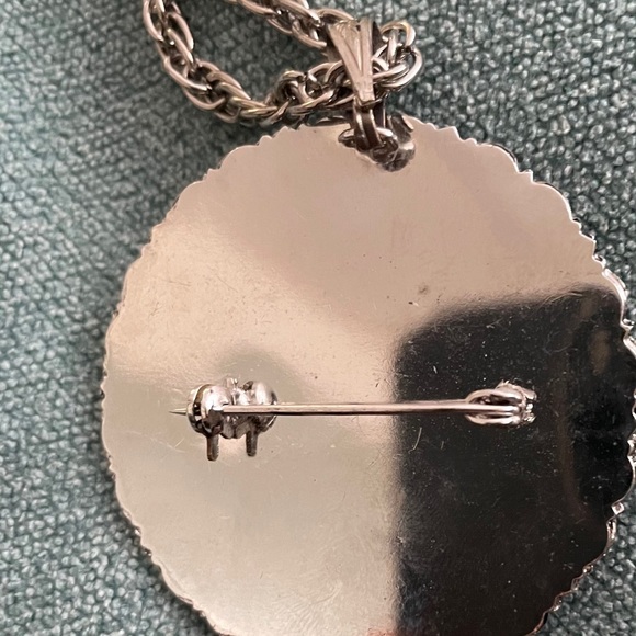 Vintage Flower embroidered brooch necklace - Picture 2 of 2